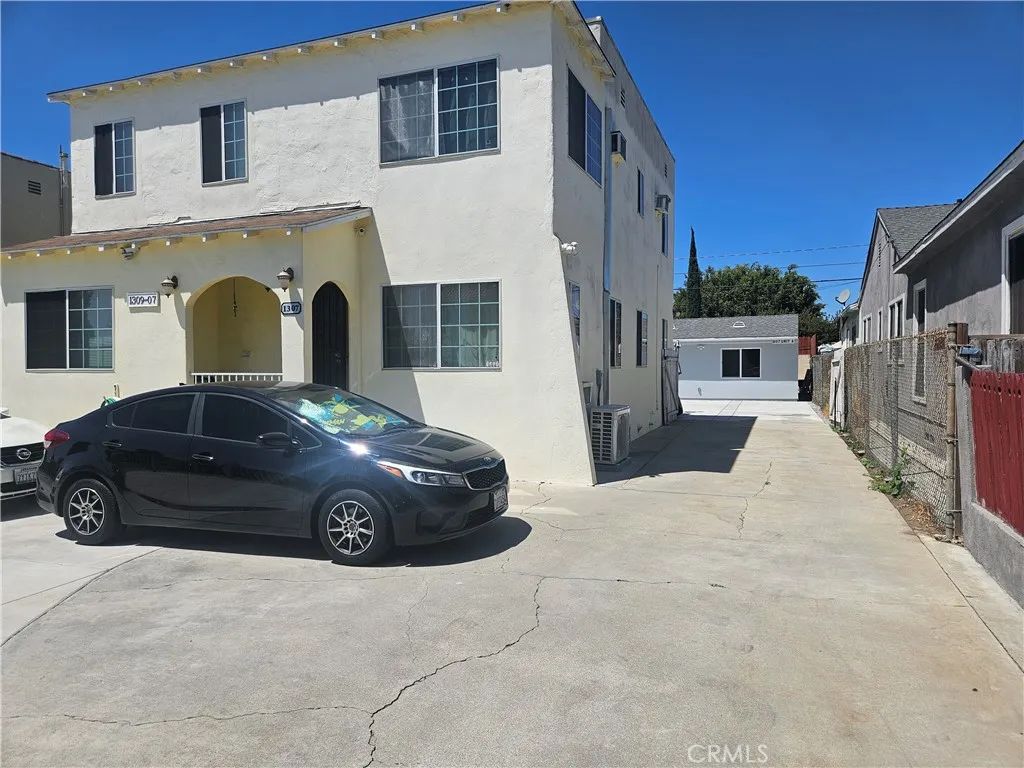 1307 S Woods A, Los Angeles, CA 90022