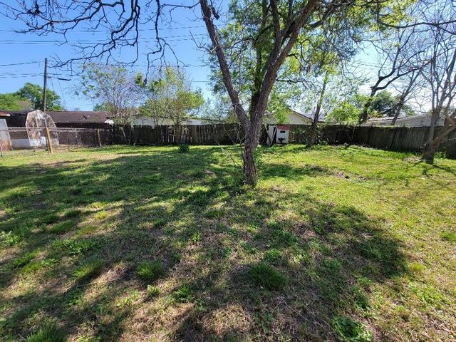 705 Inwood Drive, Baytown, TX 77521