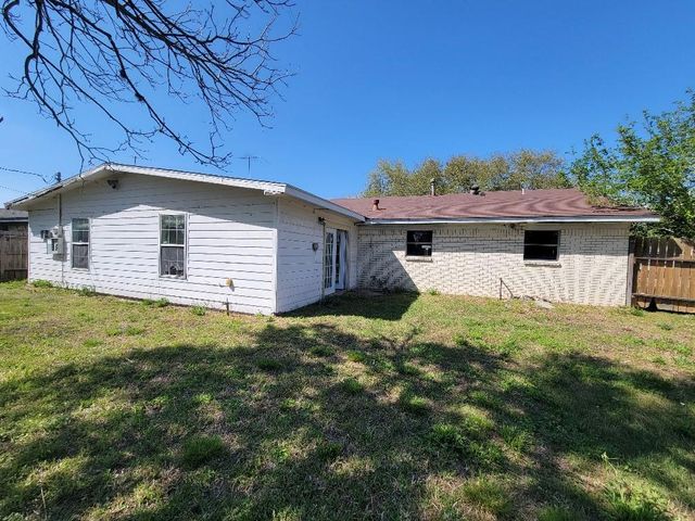 705 Inwood Drive, Baytown, TX 77521