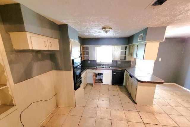705 Inwood Drive, Baytown, TX 77521