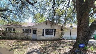 705 Inwood Drive, Baytown, TX 77521