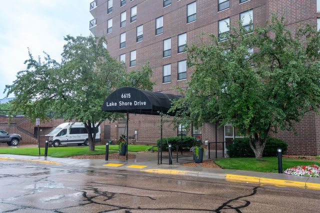 6615 Lake Shore Drive S 917, Richfield, MN 55423