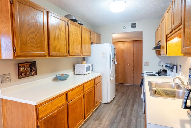 6615 Lake Shore Drive S 917, Richfield, MN 55423