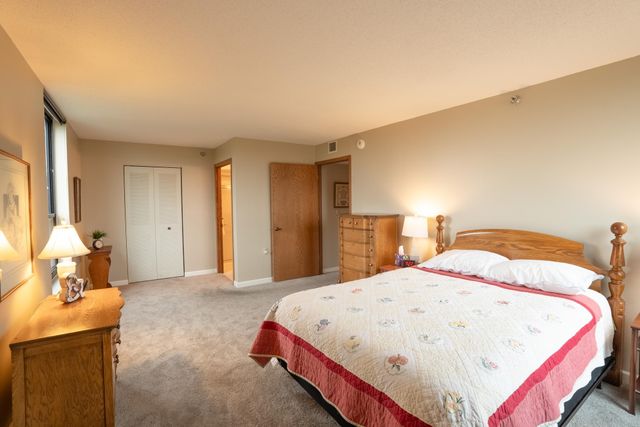 6615 Lake Shore Drive S 917, Richfield, MN 55423