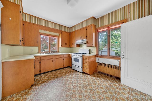 370 Maple St, New Bedford, MA 02740