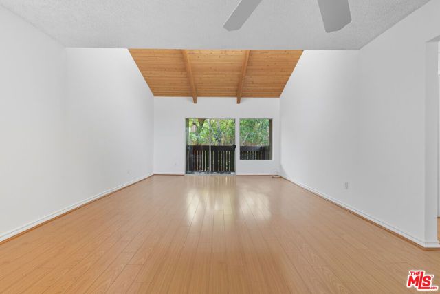 18350 Hatteras Street 253, Tarzana (los Angeles), CA 91356