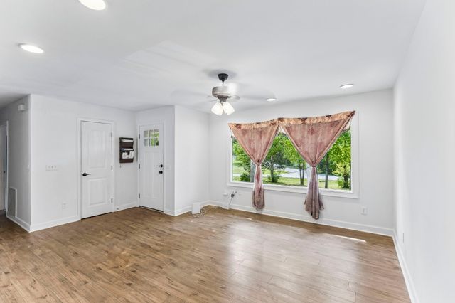 300 Todd Ln, Smyrna, TN 37167