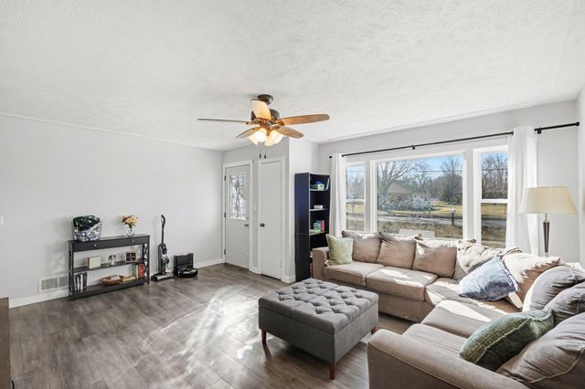379 E Muskegon Street, Cedar Springs, MI 49319