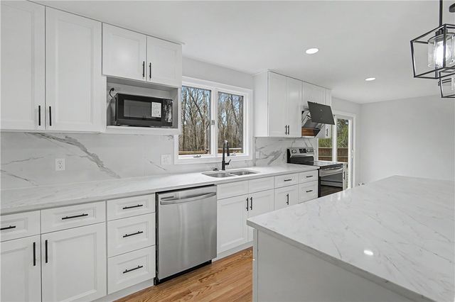 26 Trout Brook Lane, Scituate, RI 02831