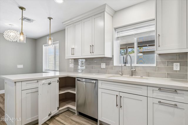 5817 N 18TH Street, Phoenix, AZ 85016