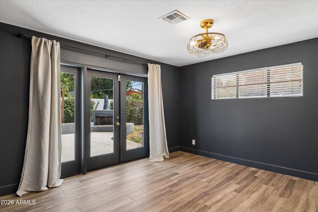 5817 N 18TH Street, Phoenix, AZ 85016