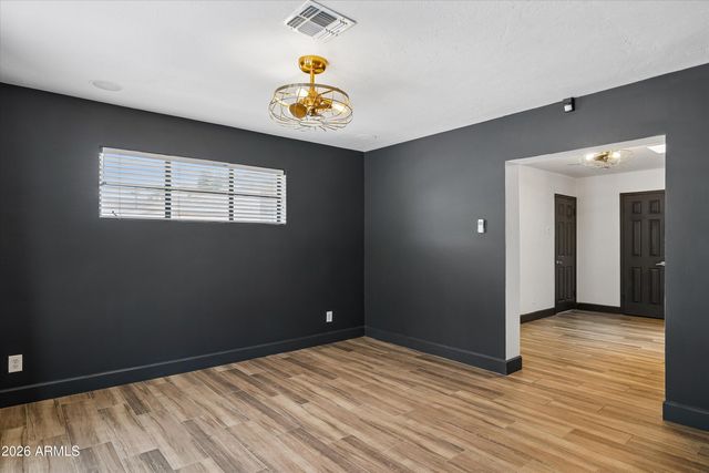 5817 N 18TH Street, Phoenix, AZ 85016