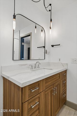 5817 N 18TH Street, Phoenix, AZ 85016
