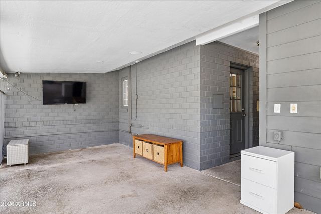 5817 N 18TH Street, Phoenix, AZ 85016