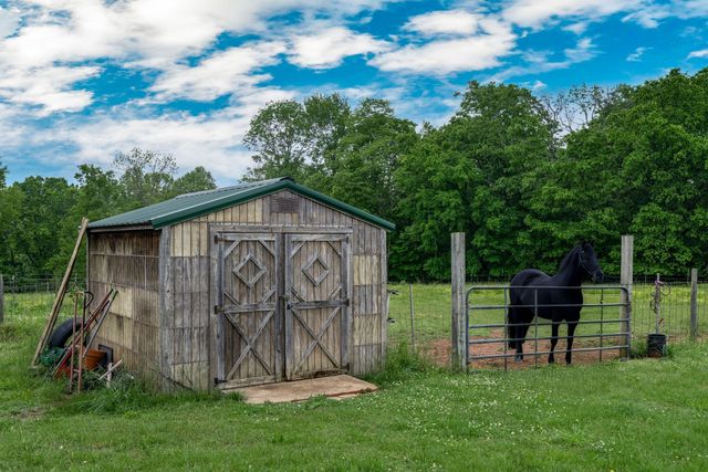 4870 Haley Ln, Columbia, TN 38401