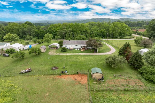4870 Haley Ln, Columbia, TN 38401