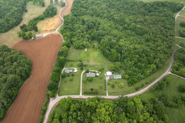 4870 Haley Ln, Columbia, TN 38401