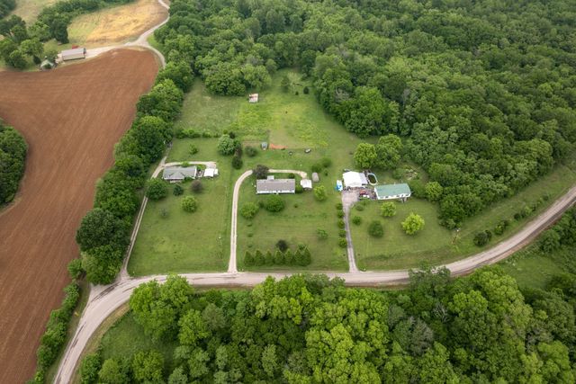 4870 Haley Ln, Columbia, TN 38401