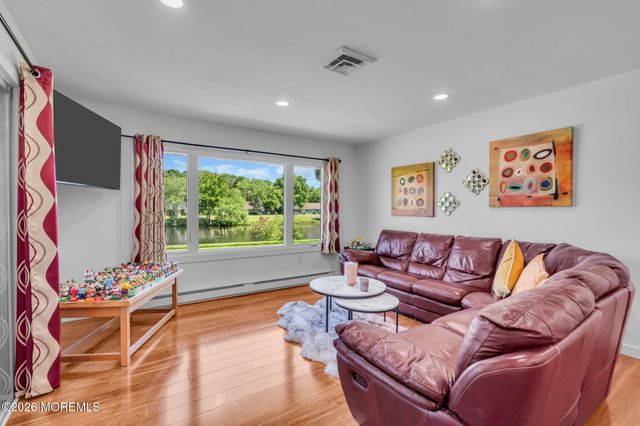 605B Lake Point Drive B, Lakewood, NJ 08701