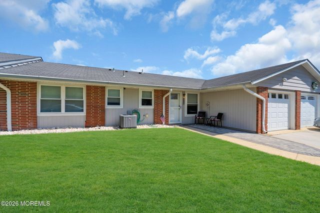 605B Lake Point Drive B, Lakewood, NJ 08701