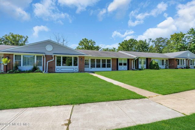 605B Lake Point Drive B, Lakewood, NJ 08701