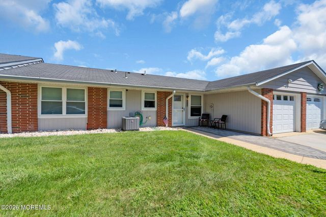 605B Lake Point Drive B, Lakewood, NJ 08701