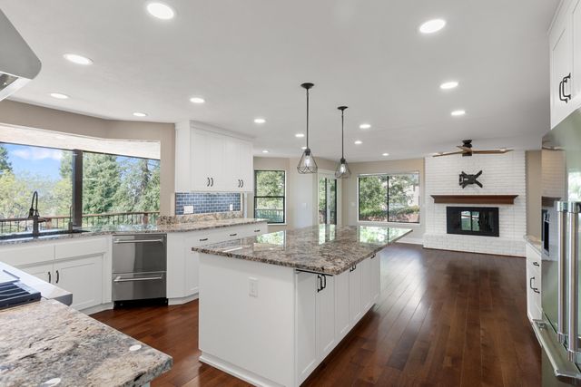 1688 El Capitan Drive, Redding, CA 96001