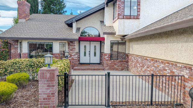 1688 El Capitan Drive, Redding, CA 96001
