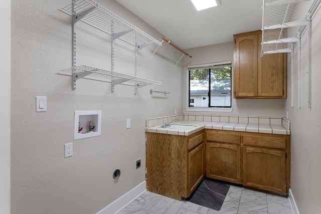 1688 El Capitan Drive, Redding, CA 96001