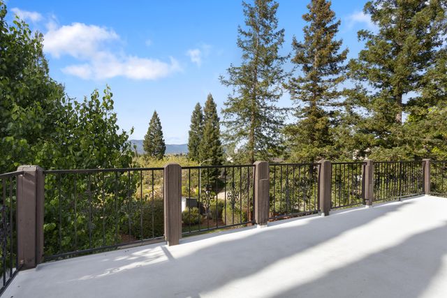 1688 El Capitan Drive, Redding, CA 96001