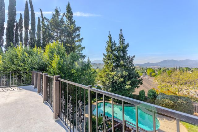 1688 El Capitan Drive, Redding, CA 96001