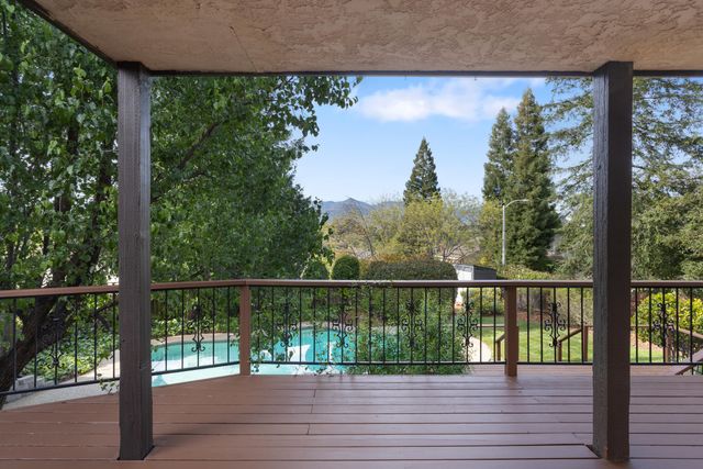 1688 El Capitan Drive, Redding, CA 96001