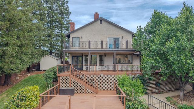 1688 El Capitan Drive, Redding, CA 96001