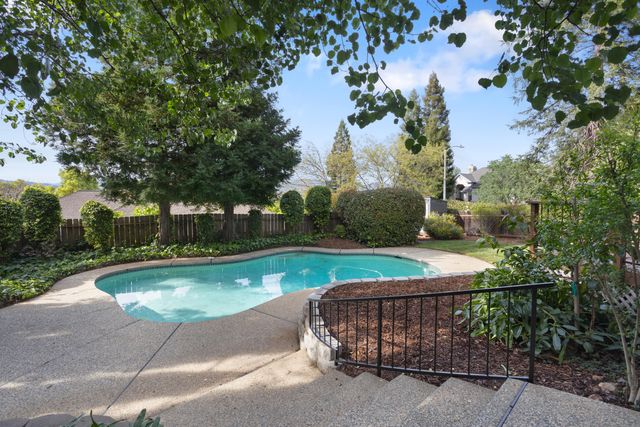 1688 El Capitan Drive, Redding, CA 96001