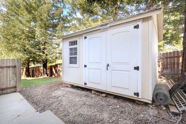 1688 El Capitan Drive, Redding, CA 96001