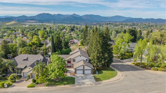 1688 El Capitan Drive, Redding, CA 96001