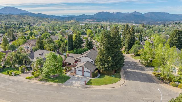 1688 El Capitan Drive, Redding, CA 96001
