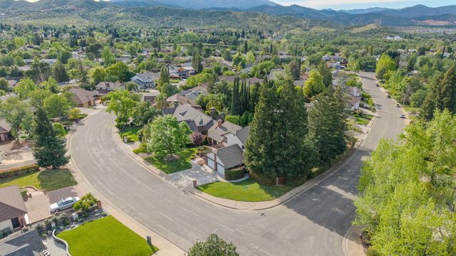 1688 El Capitan Drive, Redding, CA 96001