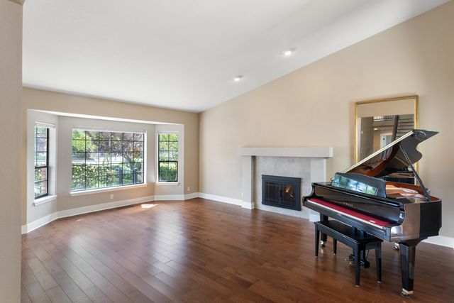 1688 El Capitan Drive, Redding, CA 96001