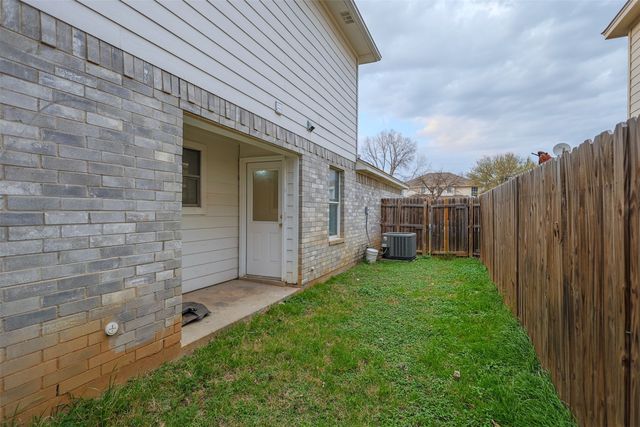 1208 Village Garden Drive, Azle, TX 76020