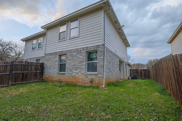 1208 Village Garden Drive, Azle, TX 76020