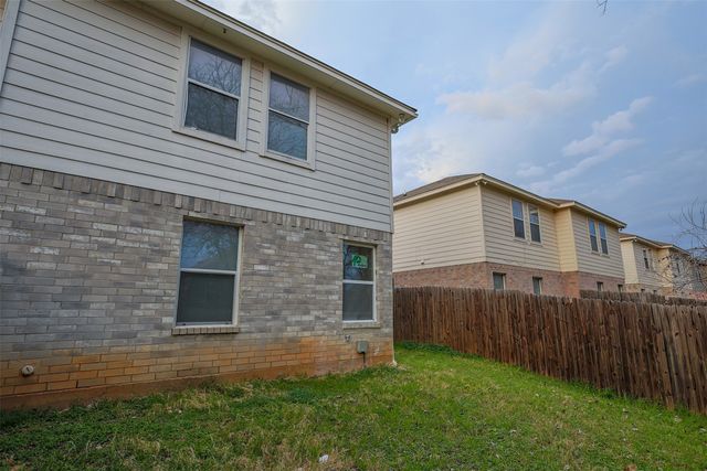 1208 Village Garden Drive, Azle, TX 76020