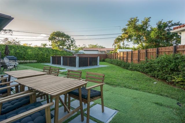3261 SW 20th St, Miami, FL 33145