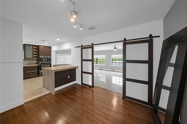 3261 SW 20th St, Miami, FL 33145