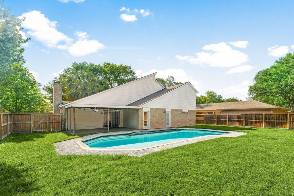7306 Creek Crest Drive, Houston, TX 77095