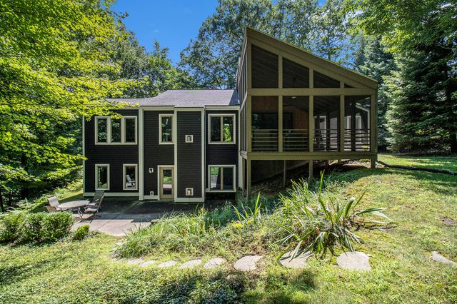 5410 W Oak Ridge Road, Ludington, MI 49431