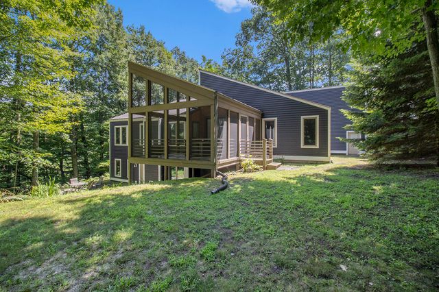 5410 W Oak Ridge Road, Ludington, MI 49431