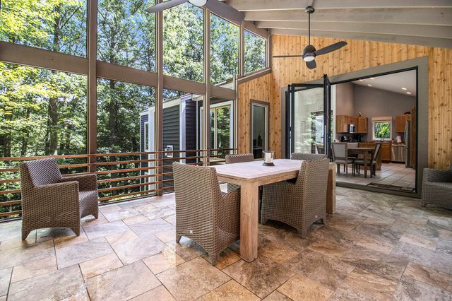 5410 W Oak Ridge Road, Ludington, MI 49431