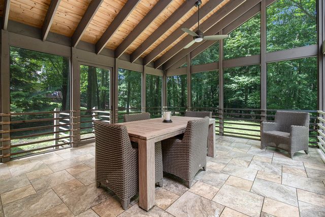 5410 W Oak Ridge Road, Ludington, MI 49431
