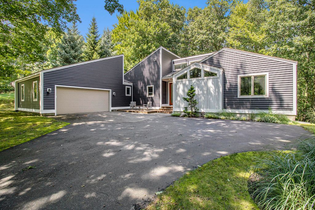 5410 W Oak Ridge Road, Ludington, MI 49431